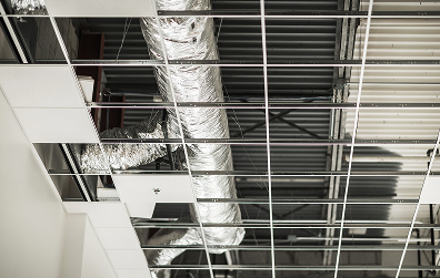 Wentylacja i oddymianie stref przemysłowych wspomagają optymalizację procesów.