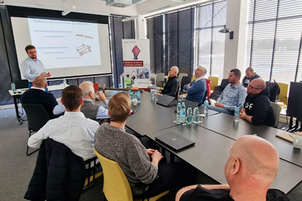 Szkolenia od ASE ATEX skierowane są do pracowników branży przemysłowej.